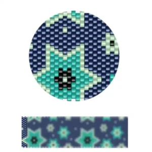 pk9-Ein blau-grünes, tribal inspiriertes Muster mit geometrischen Formen und geschwungenen Linien.