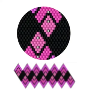 wk12.2-Ein Perlenmuster mit rosa und schwarzen Dreiecken, das ein geometrisches Design zeigt.