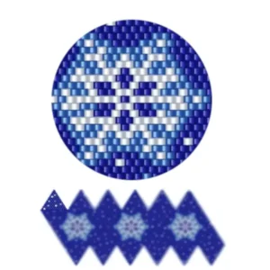 wk28-Ein blau-weiß gemusterter Hintergrund mit verschiedenen Schneeflocken in unterschiedlichen Größen und Designs.